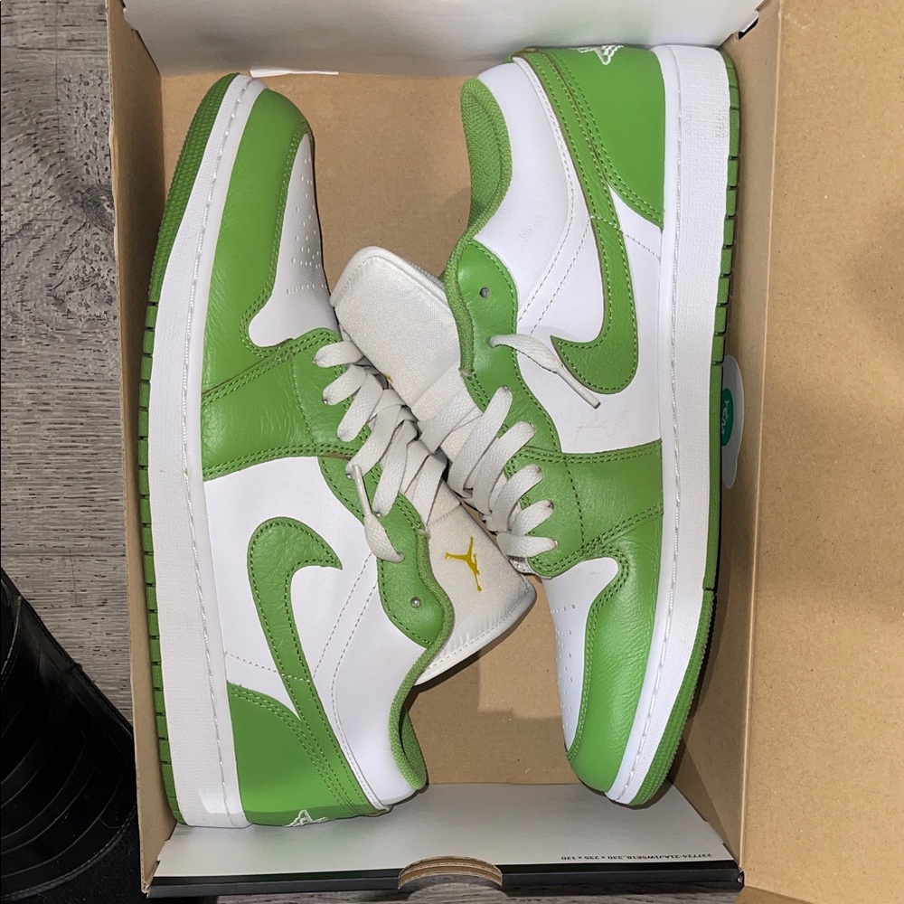 Jordan Men's Sneakers in Green and White